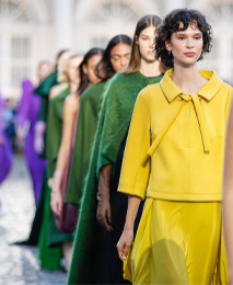 Dit zijn de 5 belangrijkste modekleuren voor de zomer van 2023