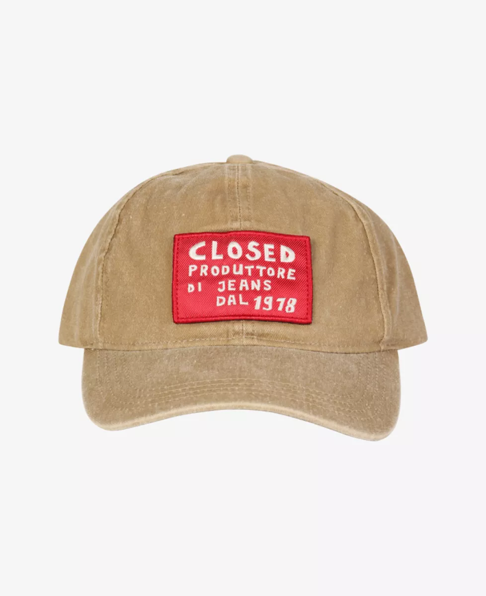 Closed Pet - Camel 2 Closed Closed Pet - Camel