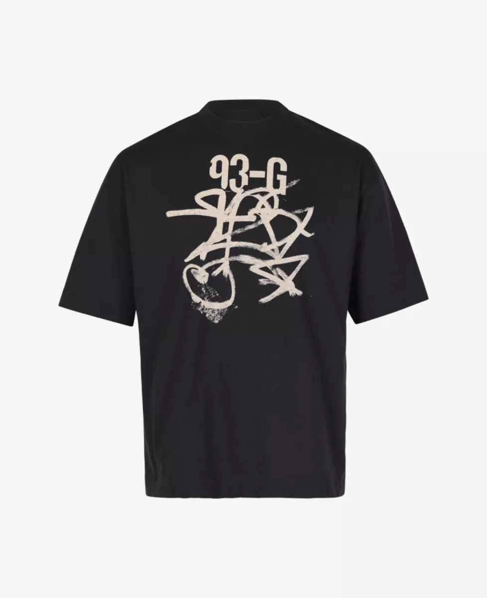 Applied Art Forms 93-G Front Graphic Oversized Tee - Zwart 1 Applied Art Forms Applied Art Forms 93-G Front Graphic Oversized Tee - Zwart