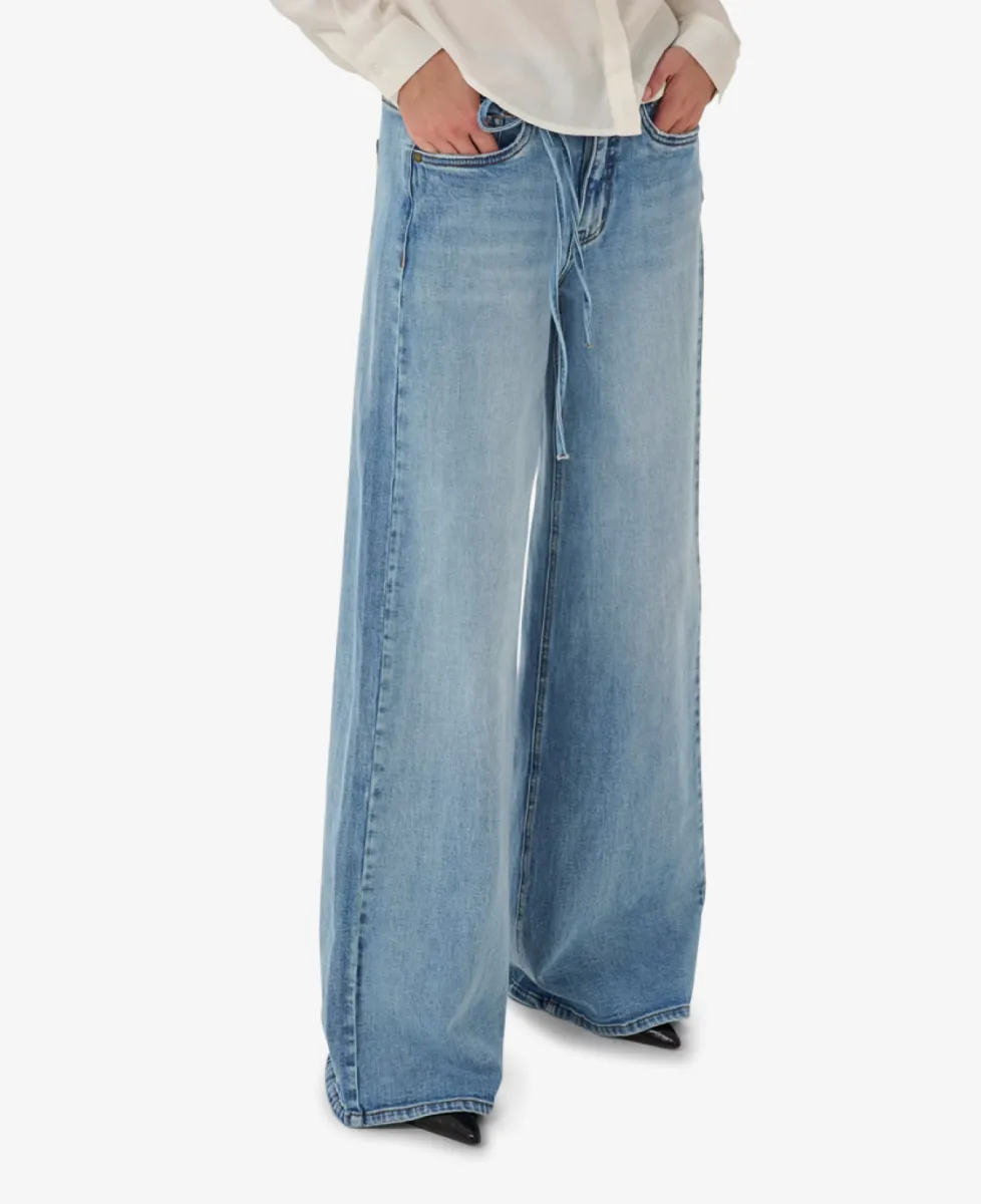My Essential Wardrobe Jeans - 100046 Light Blue 3 My Essential Wardrobe My Essential Wardrobe Jeans - 100046 Light Blue