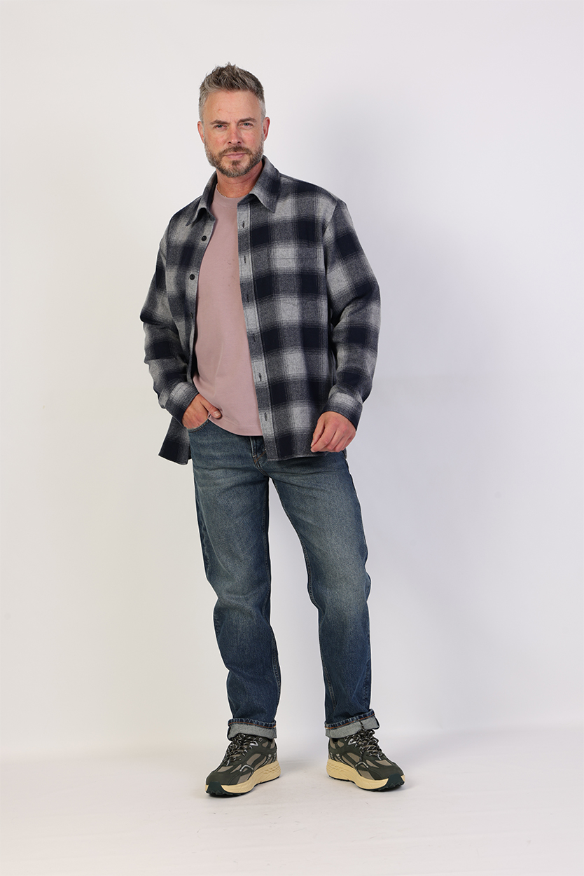 Beige overshirt heren combineren met blauwe jeans 2 Beige overshirt heren combineren met blauwe jeans - Afbeelding 2