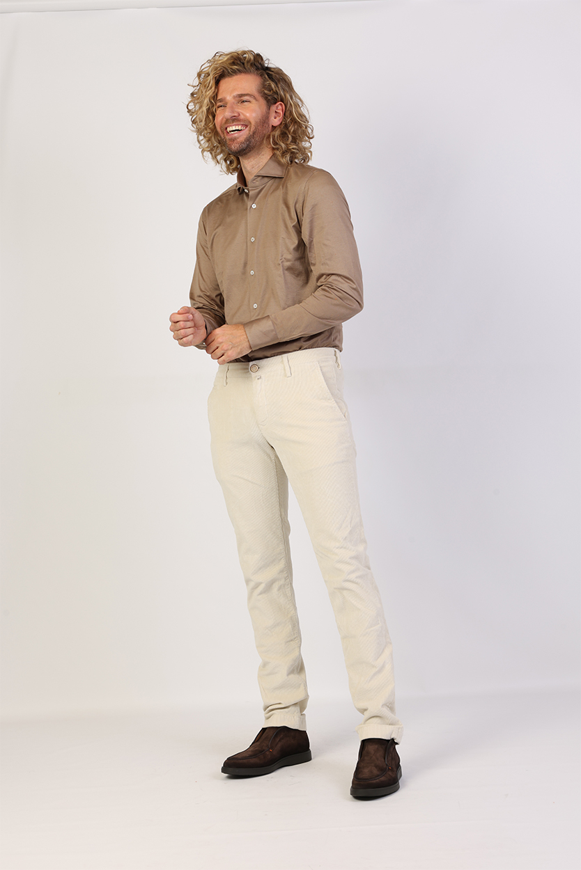 Bruin suède overshirt heren combineren met oranje trui 3 Bruin suède overshirt heren combineren met oranje trui - Afbeelding 3