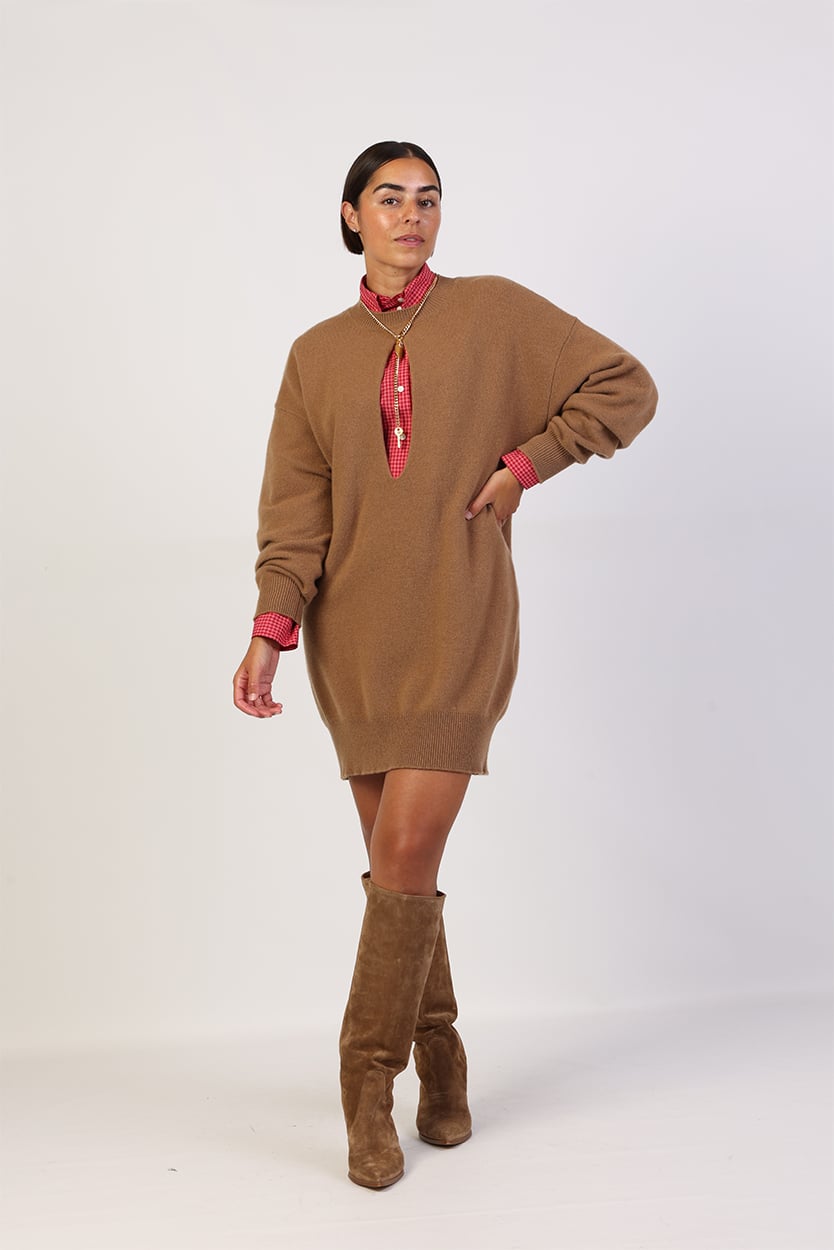 Camel jurk dames combineren met rode blouse 2 Camel jurk dames combineren met rode blouse - Afbeelding 2