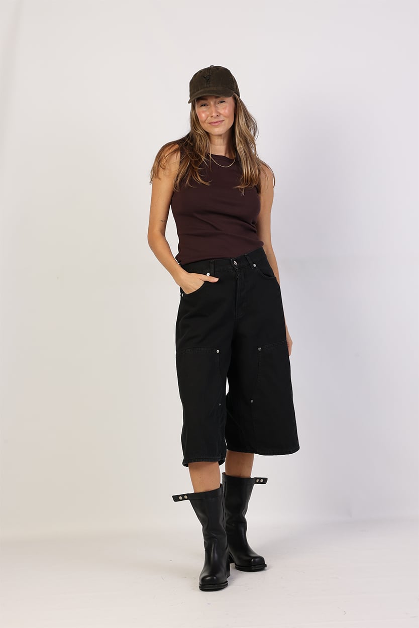 Groen vest dames combineren met zwarte denim bermuda 2 Groen vest dames combineren met zwarte denim bermuda - Afbeelding 2