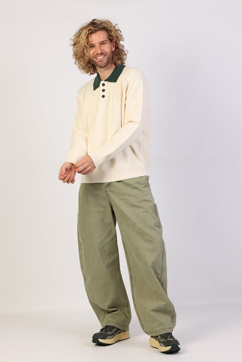 Groene jas heren combineren met beige polo en broek 2 Groene jas heren combineren met beige polo en broek - Afbeelding 2