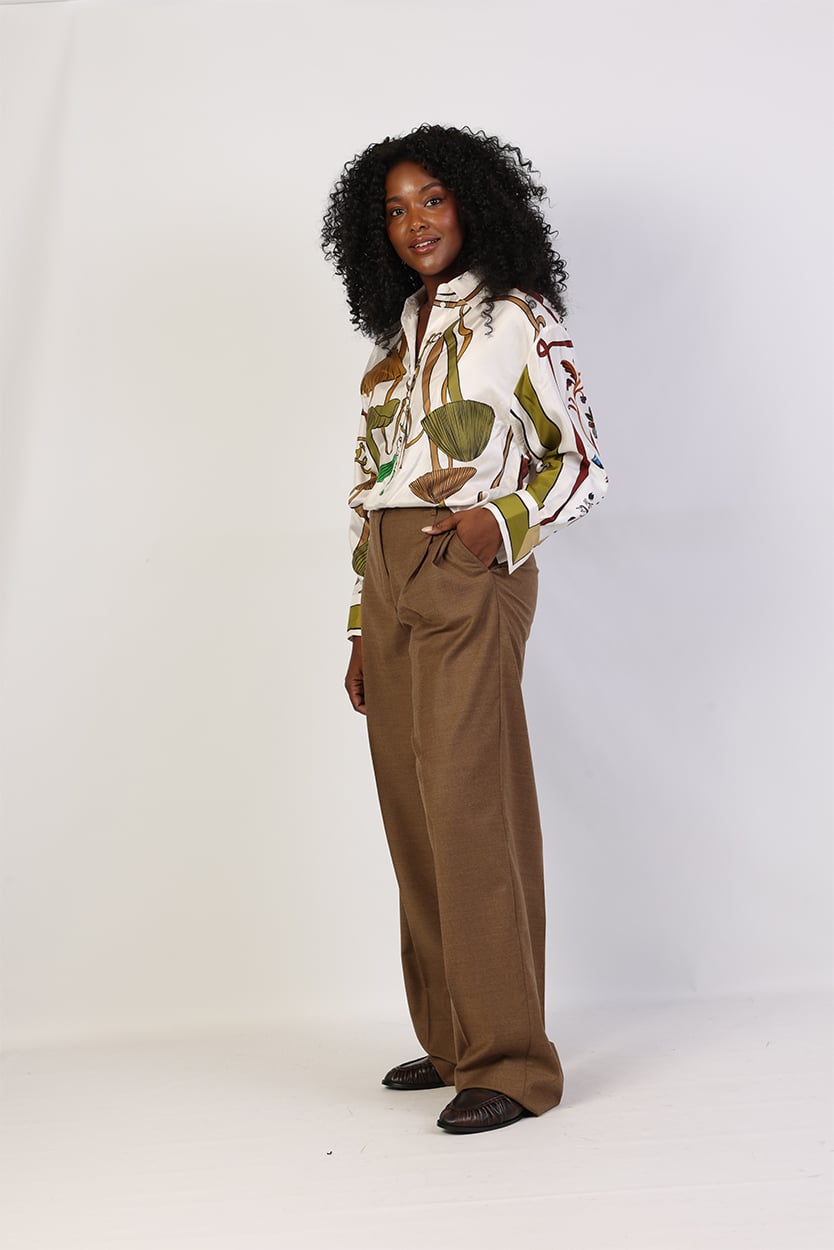 Camel blazer dames combineren met geprinte blouse 3 Camel blazer dames combineren met geprinte blouse - Afbeelding 3
