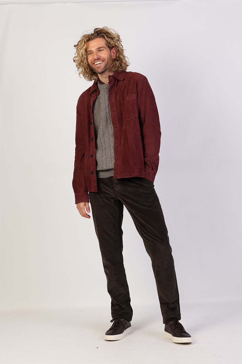 Donkerbruine mantel heren combineren met bordeaux overshirt 2 Donkerbruine mantel heren combineren met bordeaux overshirt - Afbeelding 2
