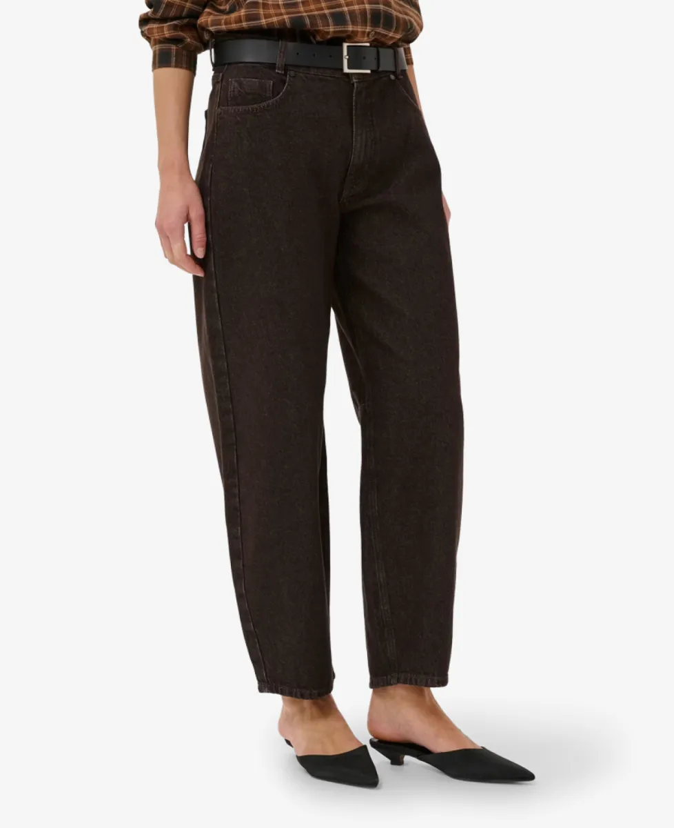My Essential Wardrobe Jeans - 109758 Dark Brown 3 My Essential Wardrobe My Essential Wardrobe Jeans - 109758 Dark Brown
